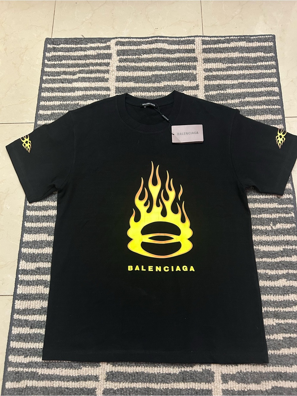 Balenciaga Black flame graphic tee size M